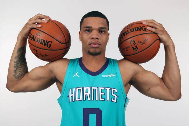  黄蜂新秀单场20篮板创纪录  